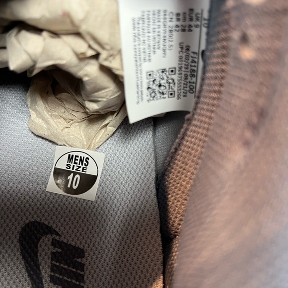 Sz 10 Nike Dunk Low SE
Light Carbon - Picture 7 of 8